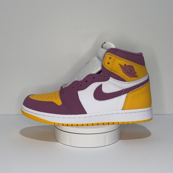 CLEARANCE- ⭐️ Nike Air Jordan 1 High Brotherhood shoes - Picture 4 of 4